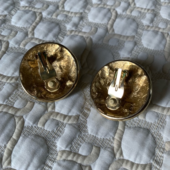Vintage clip on earrings - Picture 2 of 5